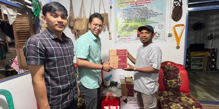 Dukung Pelestarian Batik, Astra Motor Papua Beri Bantuan Alat Membatik