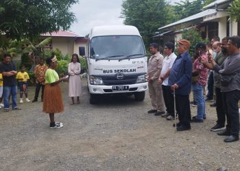 Sejumlah Perguruan Tinggi dan Panti Asuhan di Papua Terima Bus Operasional