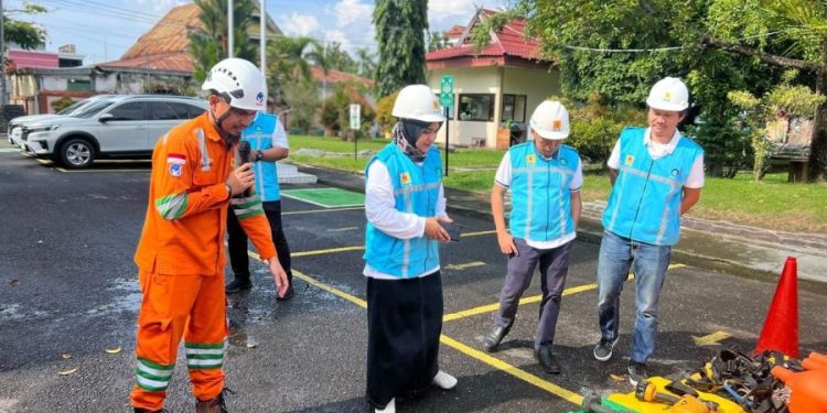 Kiprah Srikandi PLN di Lapangan, Hadirkan Listrik Hingga Ujung Nusantara