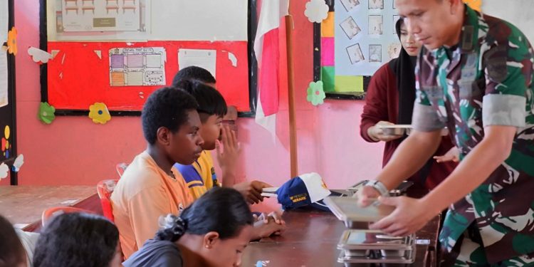 Uji Coba Program Makan Bergizi Gratis Dilaksanakan di SMP Negeri Buti Merauke
