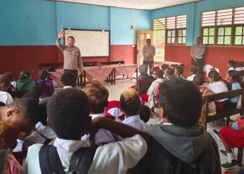 Polisi Motivasi Pelajar di SD Inpres Besum Pasca Konflik Sosial