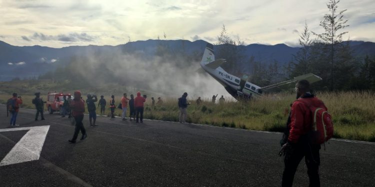 Kronologi Pesawat Smart Air PK-SNJ Tabrak Pagar Bandara di Puncak
