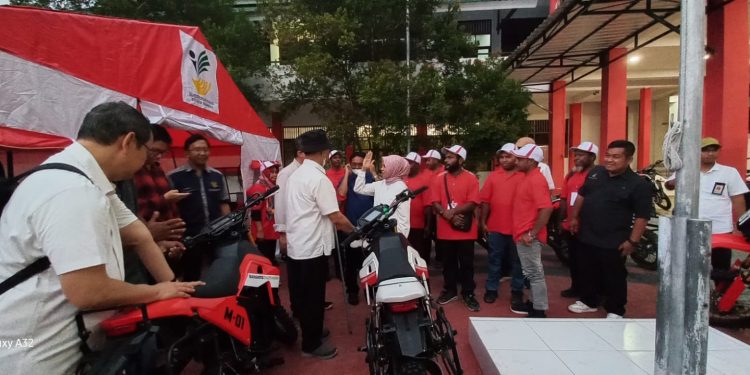 Kemensos Beri Pelatihan Pembuatan Charging Station dan Motor e-Trail bagi Warga Papua