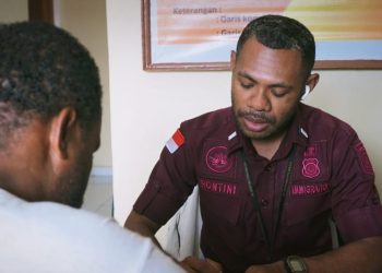 Imigrasi Jayapura Sambangi Kampung Tahima Soroma