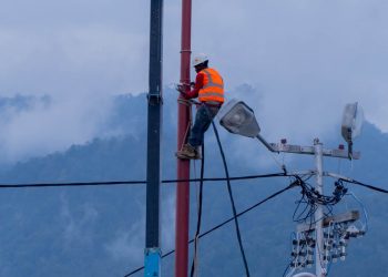 279 Rumah Warga di 3 Desa di Kabupaten Jayapura Kini Terang Benderang 24 Jam