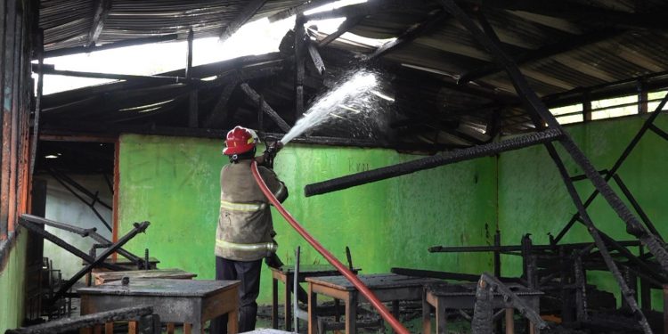 5 Ruang Kelas SMA Satria Jayapura Terbakar, Diduga Api Berasal dari Sampah yang Terbakar