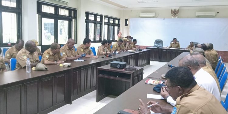 Pertemuan Perdana dengan OPD, Ini Sejumlah Penegasan Pj Bupati Jayapura