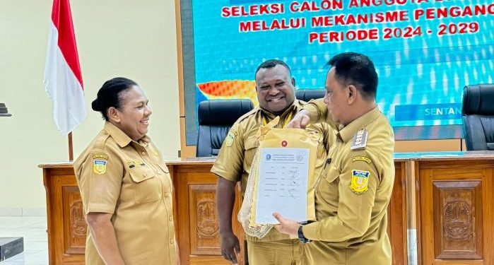 Buka Ujian Tertulis Seleksi Calon Anggota DPRK, Ini Harapan Pj Bupati Jayapura