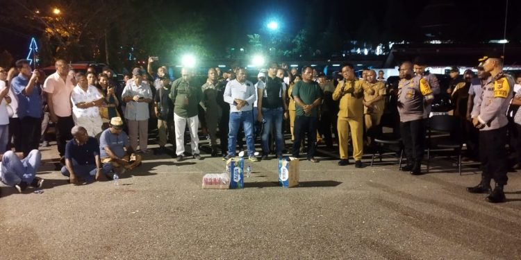 Pj Bupati Jayapura Ungkap Kondisi Keuangan Daerah saat Temui Massa Aksi Demo