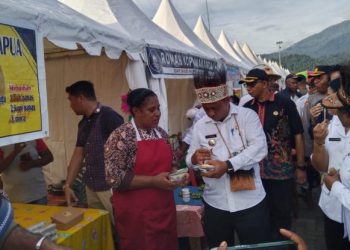 Ini Permintaan Pj Bupati Siriwa usai Membuka Festival Bahari Tanah Merah