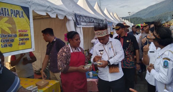 Ini Permintaan Pj Bupati Siriwa usai Membuka Festival Bahari Tanah Merah