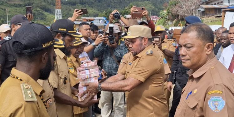 Pemkab Tolikara Salurkan Dana Desa Tahap Pertama Sebesar Rp217 Miliar