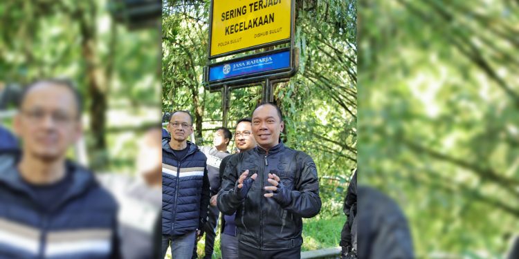 Jasa Raharja Bersama Komunitas Motor Tomohon Gelar Safety Riding dan Pembersihan Rambu Lalu Lintas