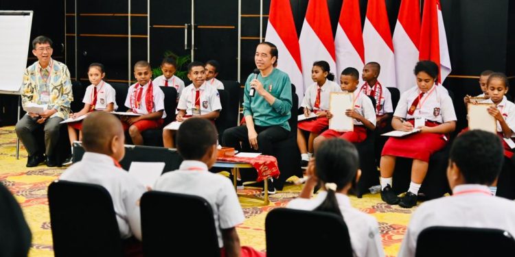 Bertemu Pelajar, Presiden Jokowi Beri Kuis Matematika