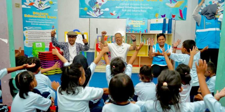 Ribuan Relawan PLN Telah Salurkan Bantuan Peduli Pendidikan kepada 12.205 Penerima Manfaat