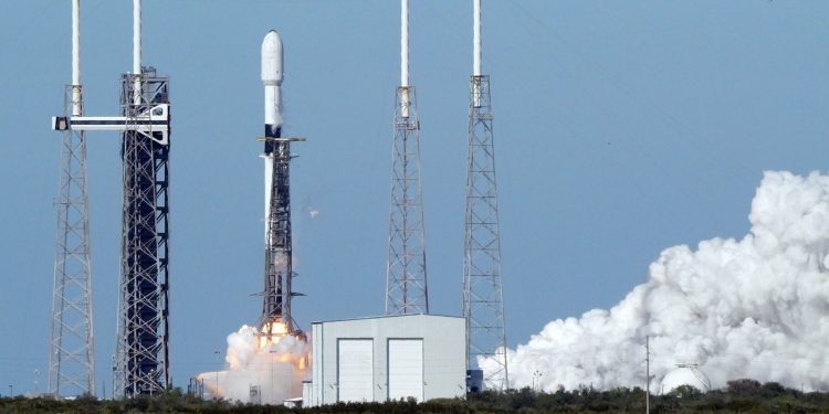 Pemerataan Akses Konektivitas, Telkomsat Luncurkan Satelit Merah Putih 2 dari Florida