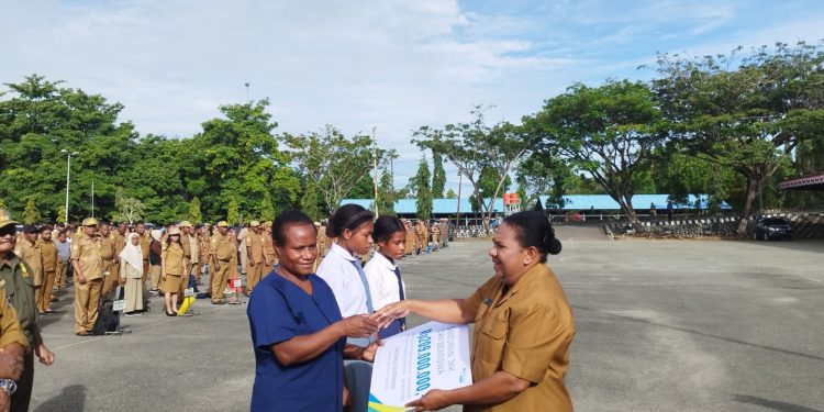 Ahli Waris Orgenes Sapranim Terima Santunan BPJS Ketenagakerjaan Rp209 Juta