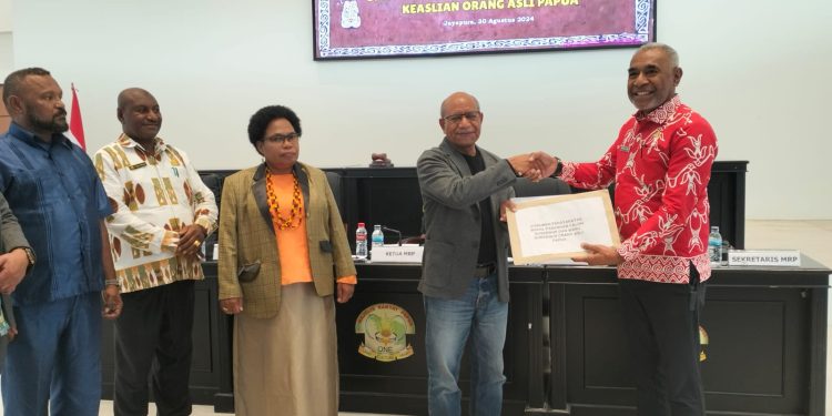 Dokumen 2 Bakal Paslon Kepala Daerah Diserahkan ke MRP