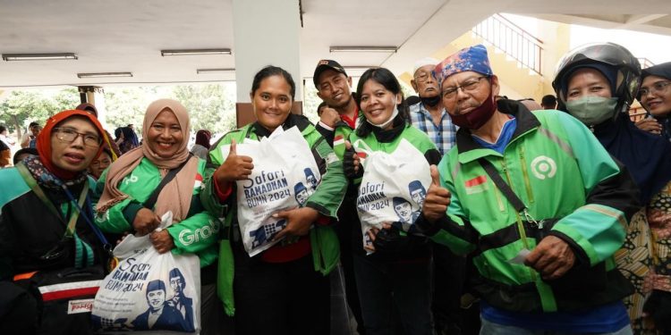 Safari Ramadan, PLN dan BNI Hadirkan 1.500 Paket Sembako Murah untuk Ojol