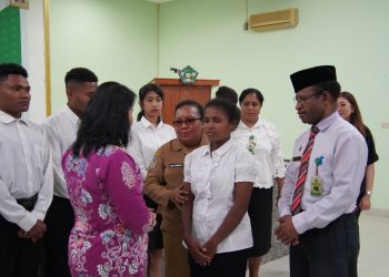 Pemerintah Papua Lepas 73 Mahasiswa Penerima Beasiswa