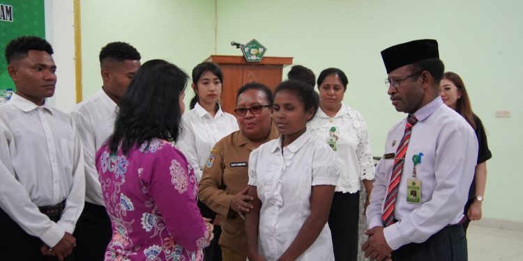 Pemerintah Papua Lepas 73 Mahasiswa Penerima Beasiswa