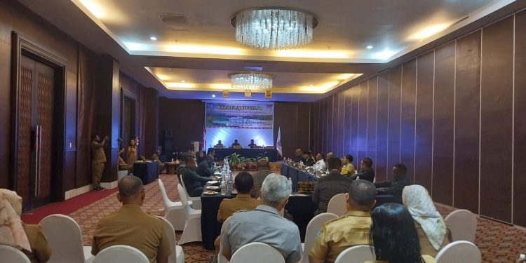 Klemens Hamo Diberhentikan dari Ketua DPRD Kabupaten Jayapura