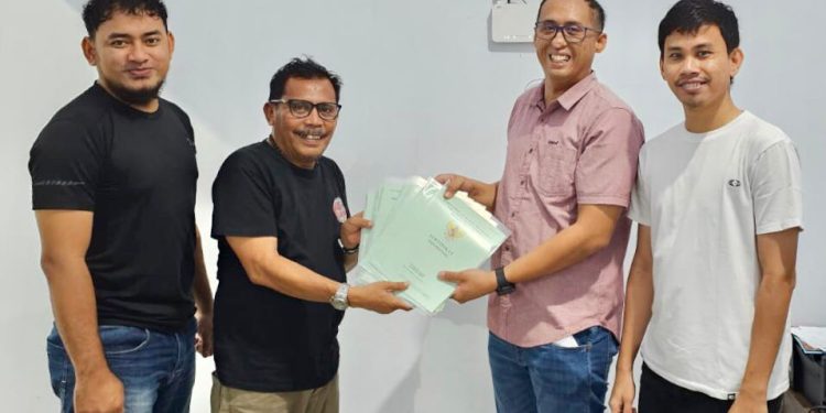 Hasil Sinergi dan Kolaborasi dengan BPN Halmahera Barat, PLN Terima 18 Sertifikat