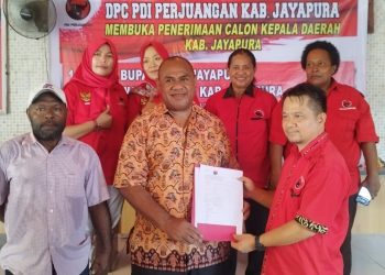TYM Ambil Formulir Pendaftaran Bakal Calon Bupati Jayapura di DPC PDI Perjuangan