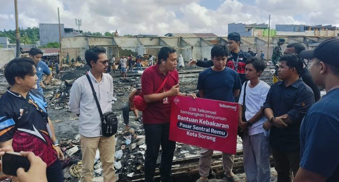 Telkomsel Peduli Korban Terdampak Kebakaran Pasar Remu Sorong