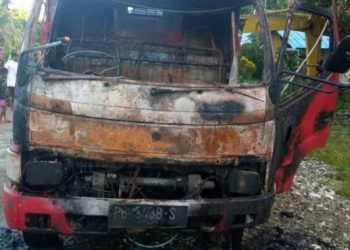 OTK Bakar 2 Eskavator dan Truk Perusahaan di Yapen