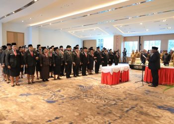 Lantik 34 Anggota MRP, Wamendagri Sebut Tugas Lima Tahun Kedepan Sangat Kompleks