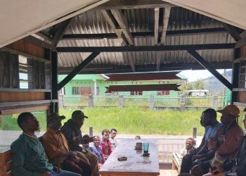 Diteror KKB, Warga Mengungsi ke Area Pos TNI di Intan Jaya