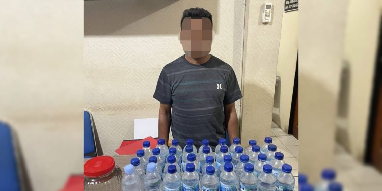 Polisi Ringkus Penjual Miras Lokal Beserta Barang Bukti di Jayapura