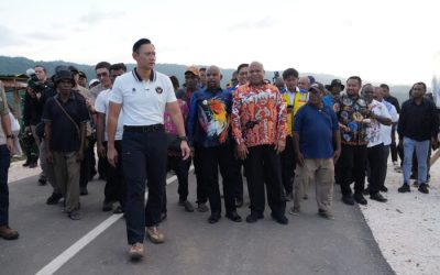 Menteri Koordinator Bidang Infrastruktur dan Pembangunan Kewilayahan Agus Harimurti Yudhoyono (AHY) saat kunjungan kerja di Papua. (Foto : Pasificpos.com)