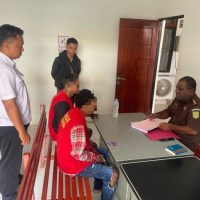 Dua tersangka kasus narkotika dilimpahkan ke Kejari Jayapura. (Foto : Istimewa)