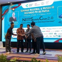 Tabu tifa secara bersama. (Foto : Syahriah)