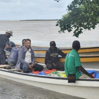 Anggota DPR Papua dari Fraksi PDI Perjuangan, Tulus Sianipar mengunjungi warga Kampung Omte, Sarmi. (Foto : Istimewa)