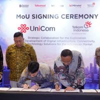 Jajaran manajemen TelkomGroup dan China Unicom usai penandatanganan MoU di Jakarta. (Foto : istimewa)