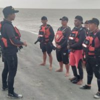 Kantor Pencarian dan Pertolongan (Basarnas) Merauke  menghentikan  pencarian aktif di lapangan pada operasi SAR kecelakaan speedboat hilang kontak di Muara Kali Pulau Mooi, Distrik Waan, Kabupaten Merauke, Provinsi Papua Selatan. (Foto : Istimewa)