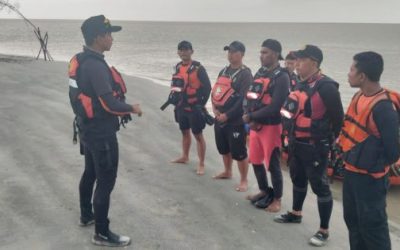 Kantor Pencarian dan Pertolongan (Basarnas) Merauke  menghentikan  pencarian aktif di lapangan pada operasi SAR kecelakaan speedboat hilang kontak di Muara Kali Pulau Mooi, Distrik Waan, Kabupaten Merauke, Provinsi Papua Selatan. (Foto : Istimewa)
