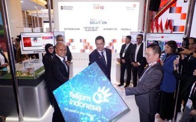 Chief Technology Officer Danantara Sigit Puji Santosa (kiri), Managing Director Strategic Technology Initiatives Danantara Irwan Rey (kanan), dan Direktur IT Digital Telkom Kharim I. G. Siregar (tengah) meluncurkan pengembangan Sovereign Digital Technology TelkomGroup pada rangkaian Danantara Technology Innovation Investment Forum (DTIIF) 2026 di Jakarta