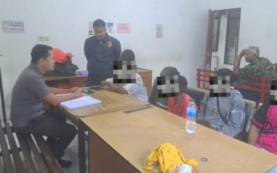 Penyerahan tersangka kasus penganiayaan ke Kejari Jayapura. (Foto : Istimewa)