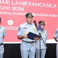 Direktur Utama Jasa Raharja, Muhammad Awaluddin menjadi pembina upacara. (Foto : Istimewa)