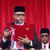 Kepala Bidang Bimbingan Masyarakat (Bimas) Katolik, Fransiscus Xaferius Lesomar sebagai pembaca doa dalam upacara HUT ke 81 RI. (Foto : Istimewa)