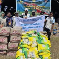 YBM PLN UIP MPA menyalurkan bantuan kepada korban terdampak kebakaran. (Foto : Istimewa)