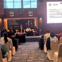 Perwakilan DJP Papabrama memberikan materi mengenai Peraturan Pemerintah Nomor 20 Tahun 2026 tentang Perlakuan Perpajakan untuk Wajib Pajak dengan Peredaran Bruto Tertentu, yang menjadi salah satu bagian penting dalam upaya mendukung UMKM untuk tumbuh dan naik kelas. (Foto : Syahriah)