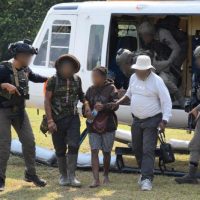 Demerina Uamang (23) dievakuasi ke RS Bhayangkara Timika. (Foto : Satgas ODC 2026).