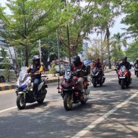 Manajemen Astra Motor Papua bersama komunitas Honda ADV Indonesia (HAI) Chapter Sorong menggelar touring bersama mengelilingi Kota Sorong, Papua Barat Daya. (Foto : Istimewa)