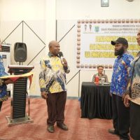 Pelatihan Peningkatan Kapasitas Mitra dan Organisasi Kemasyarakatan dalam Pengelolaan Program Ketahanan Keluarga melalui Bina Keluarga Lansia (BKL), Usaha Peningkatan Pendapatan Keluarga Akseptor (UPPKA), dan Pemberdayaan Ekonomi Keluarga (PEK) yang berlangsung di Hotel Baliem Pilamo. (Foto : Istimewa)