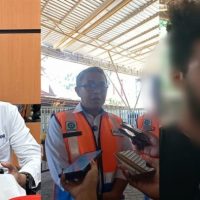 Ahmad Mustari (kiri), Ramdan Kyai Demak (tengah) dan AA (kanan). (Foto : Syahriah)